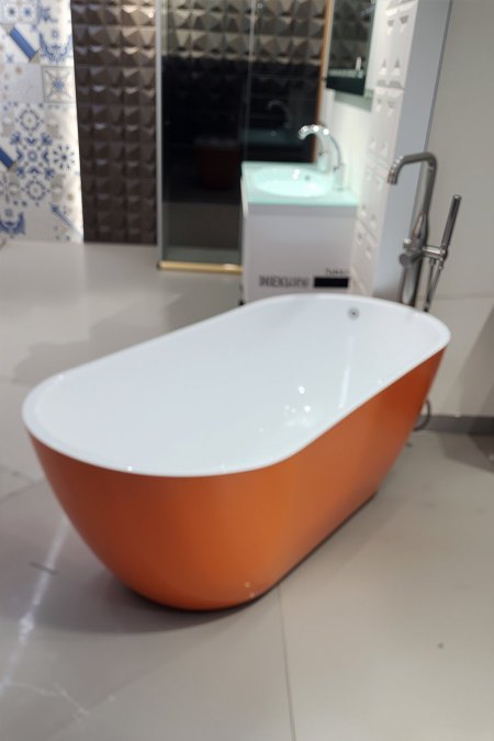 بانيو مستقل بلون برتقالي مودرن